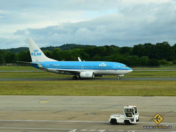 Boeing 737-7K2